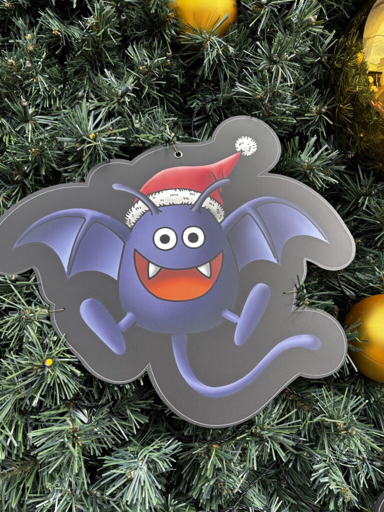 【ドラクエ×佐野プレミアム・アウトレット】フォトスポット巨大ツリークリスマス装飾